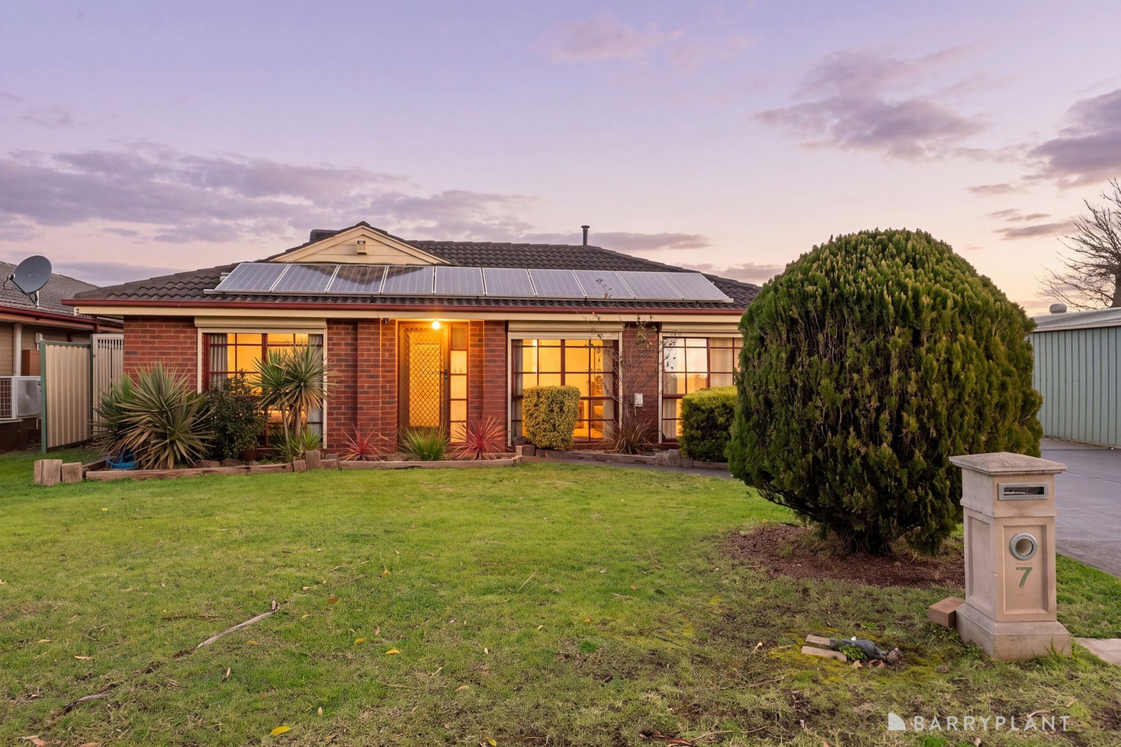 7 Campaspe Crescent, Brookfield - Image 1