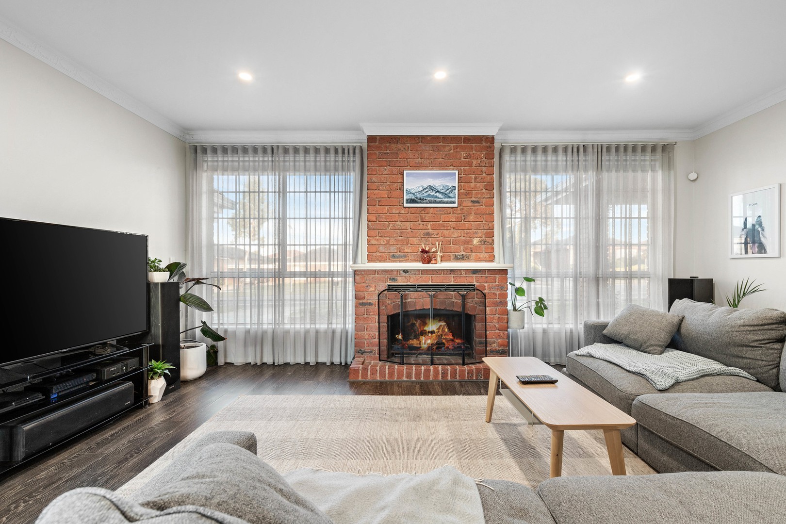 7 Chichester Drive, Taylors Lakes, VIC 3038 - Thumbnail 2 - 27/10/2023