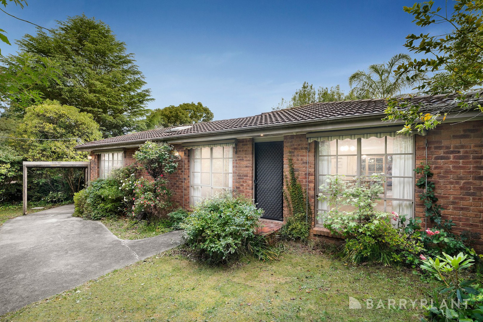 7 Clement Crescent, Croydon - Image 1