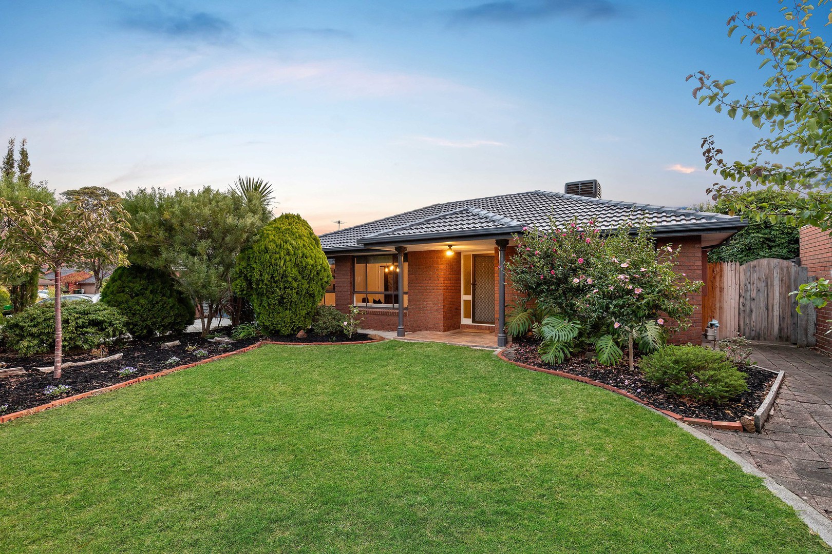 7 Cocoparra Crescent, Taylors Lakes, VIC 3038, Taylors Lakes - Thumbnail 2