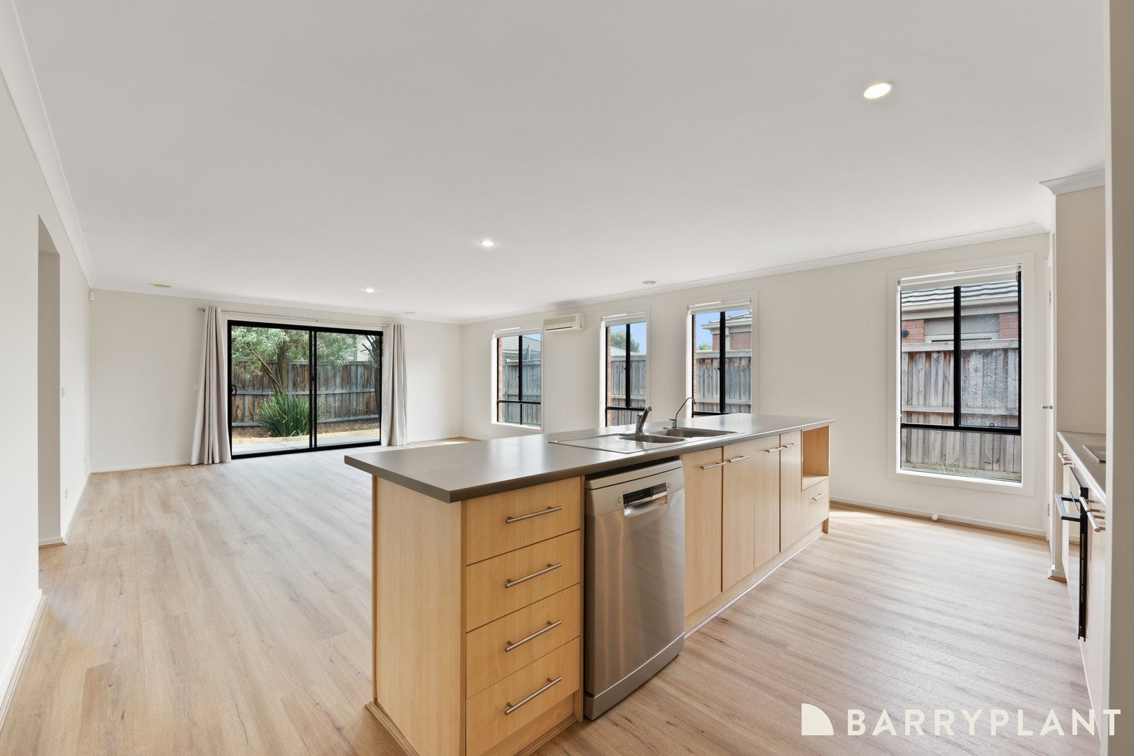 7 Coleridge Way, South Morang, VIC 3752 - Thumbnail 2 - 02/11/2023