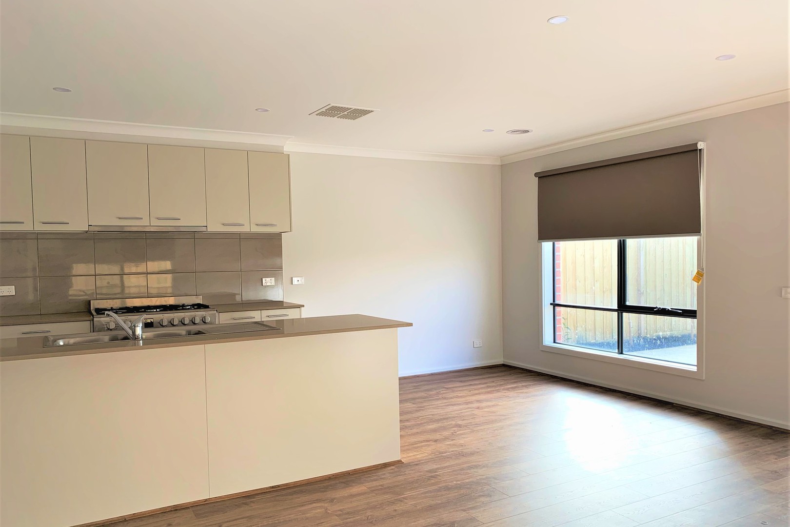 7 Cortajalla Avenue, Clyde North, VIC 3978, Clyde North - Thumbnail 5