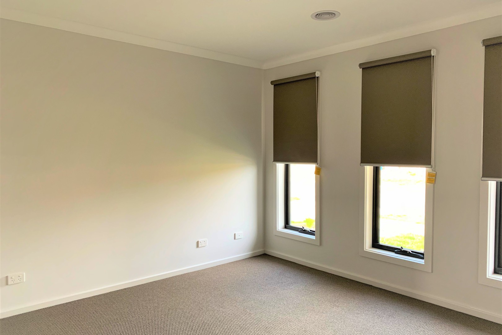 7 Cortajalla Avenue, Clyde North, VIC 3978, Clyde North - Thumbnail 2