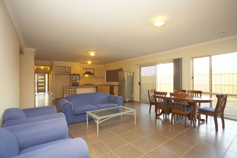 7 Daisy Drive, Point Cook, VIC 3030 - Thumbnail 2 - 01/08/2025