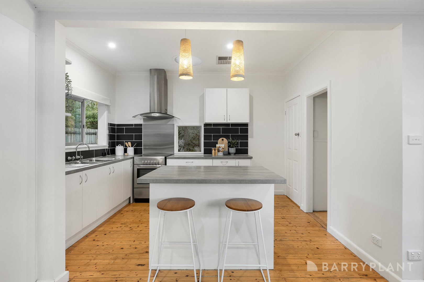 7 Dixon Avenue, Croydon, VIC 3136 - Thumbnail 2 - 26/02/2025