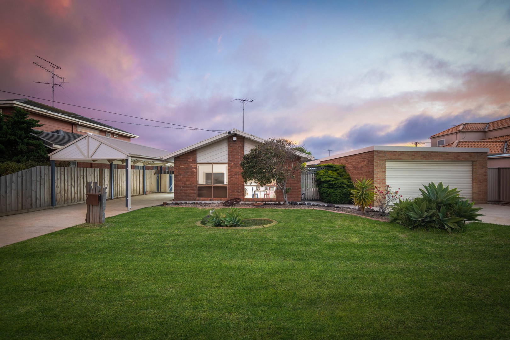 7 Dunmow CrescentHamlyn Heights, VIC 3215