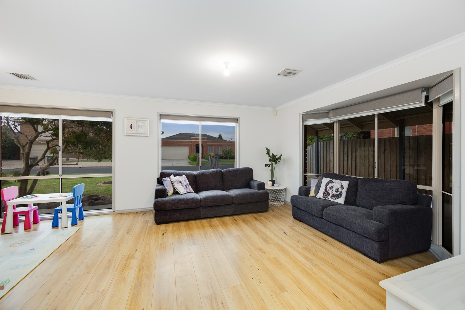 7 Dunmow CrescentHamlyn Heights, VIC 3215, Hamlyn Heights - Thumbnail 3