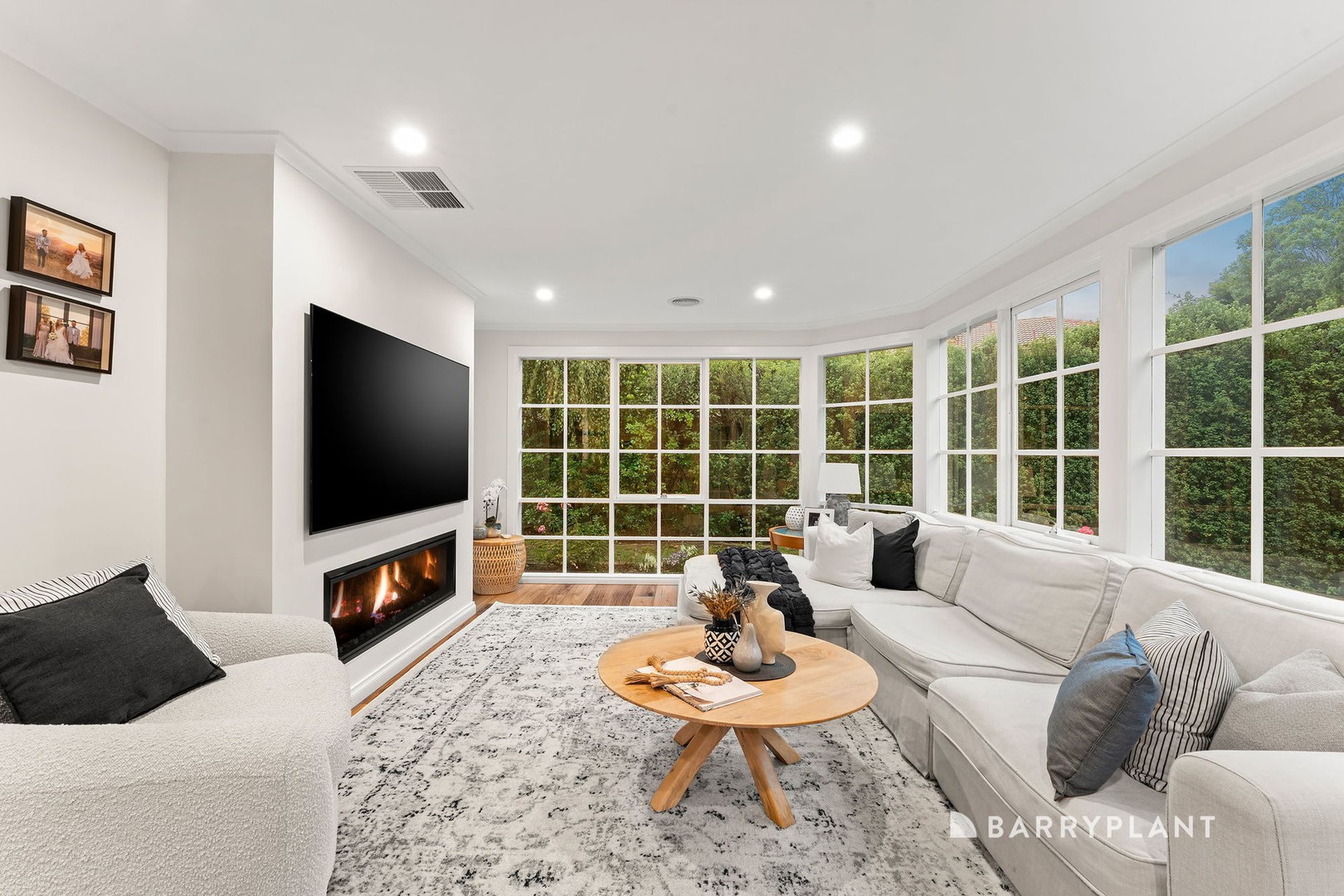 7 Dunscombe Close, Rowville, VIC 3178 - Thumbnail 2 - 04/03/2026