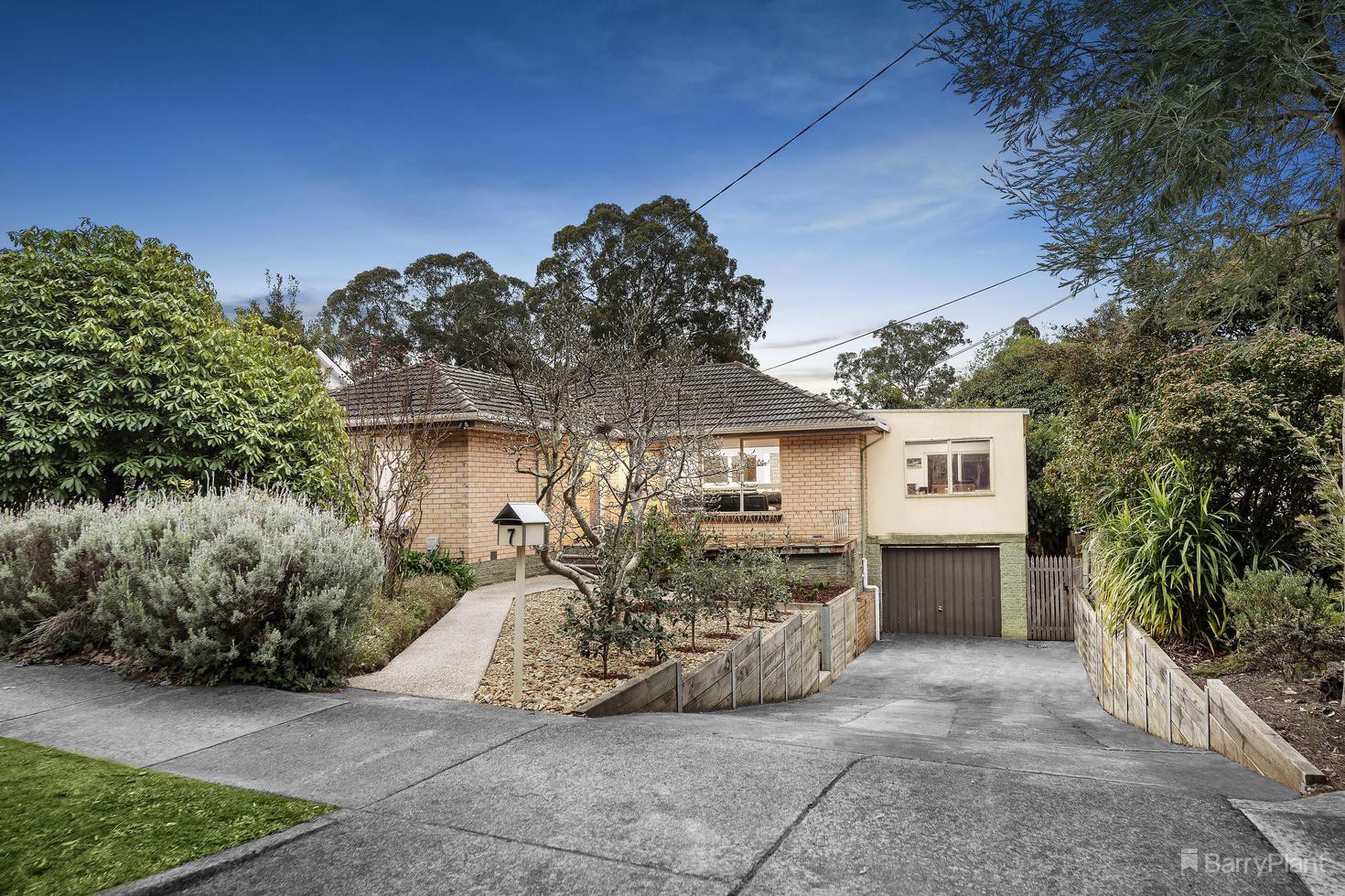 36 Streeton Crescent, Ivanhoe East, Mitcham - Thumbnail 2
