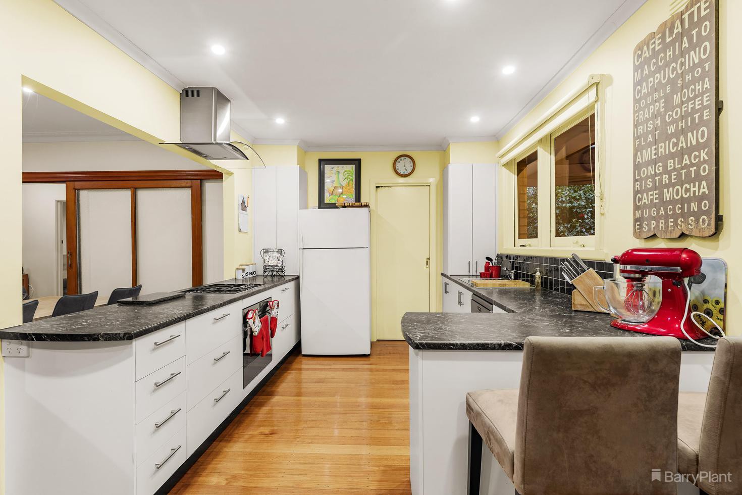36 Streeton Crescent, Ivanhoe East, Mitcham - Thumbnail 4