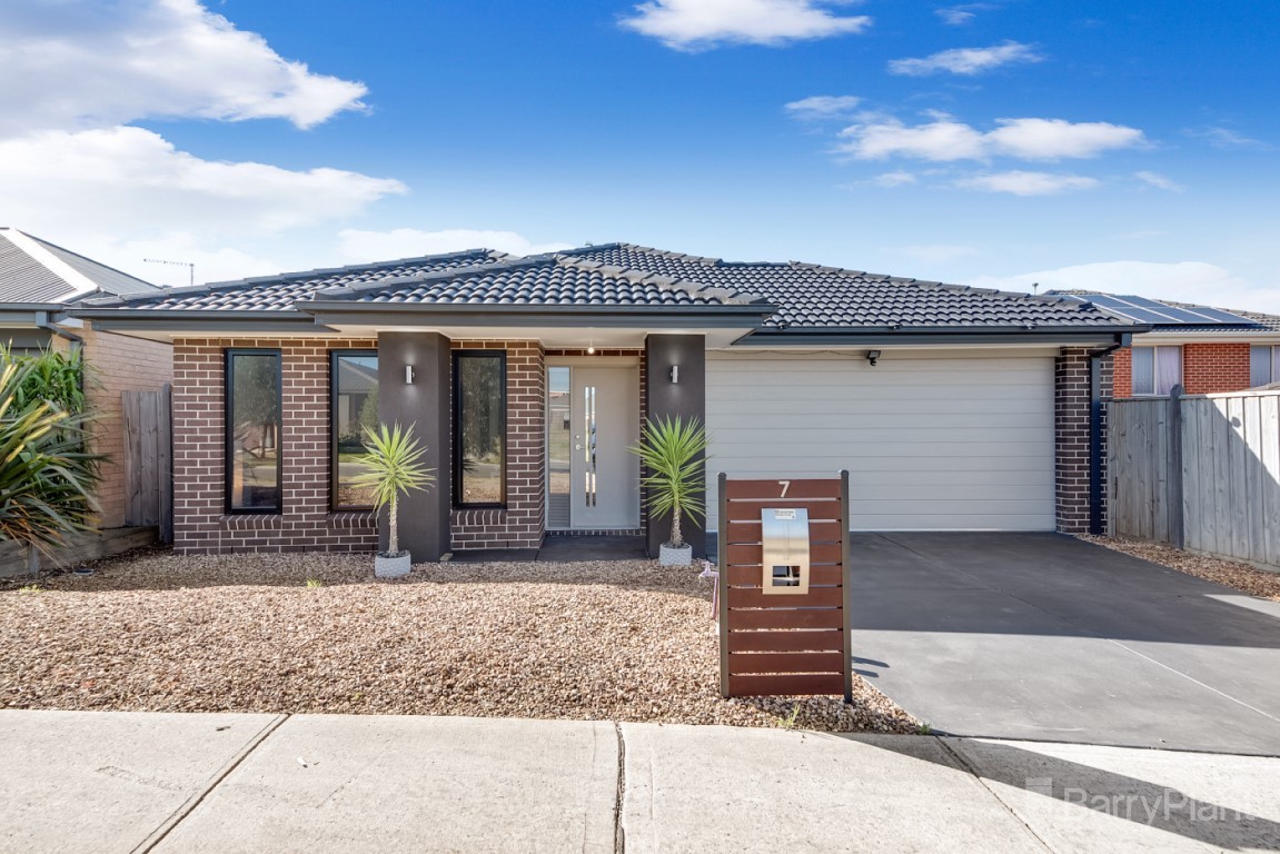 7 Embling Street, Pakenham, VIC 3810, Pakenham - Thumbnail 2