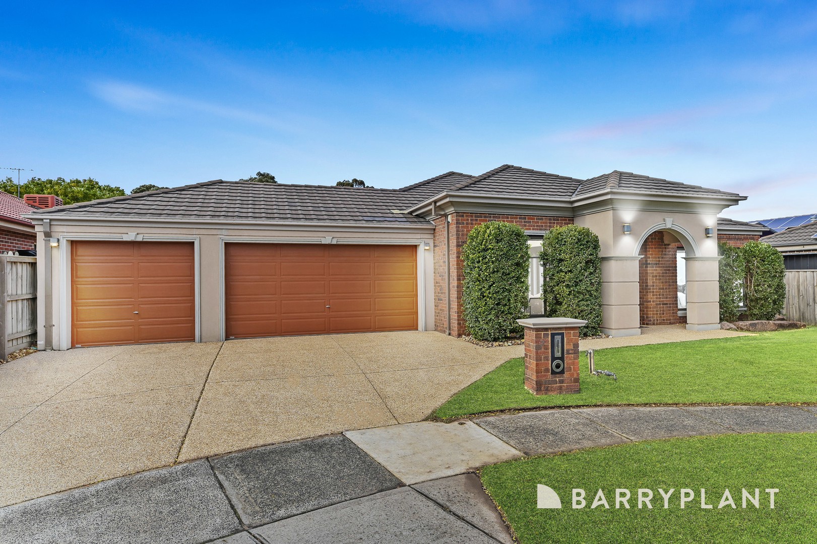 7 Fanfare Close, Berwick, VIC 3806 - Thumbnail 2 - 18/06/2025