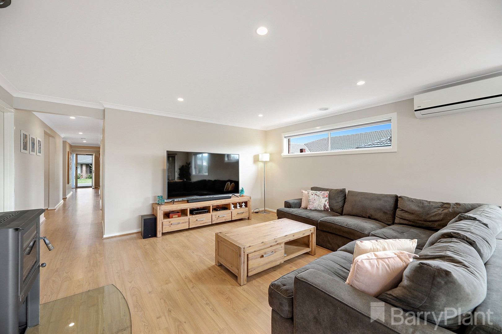 7 Gary Avenue, Drouin, VIC 3818 - Thumbnail 2 - 13/01/2022