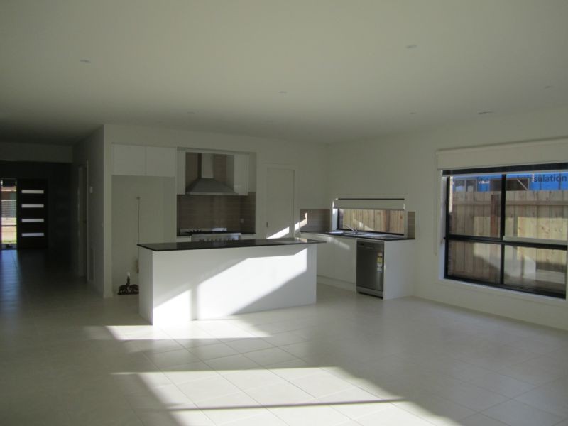 7 Glenelg Road, Werribee, VIC 3030 - Thumbnail 2 - 24/02/2022