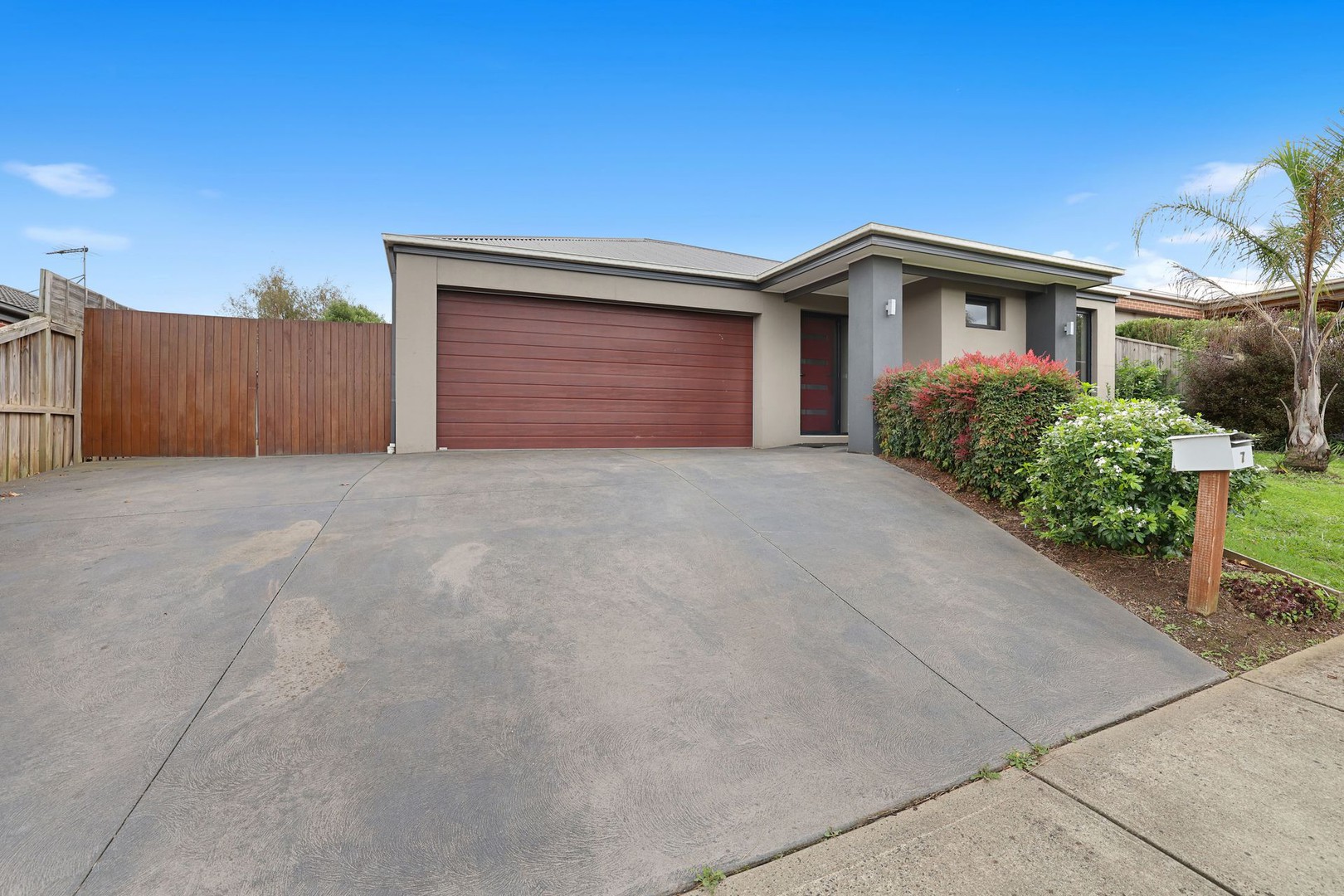 7 Golden Avenue, Warragul, VIC 3820 - Thumbnail 2 - 10/06/2026