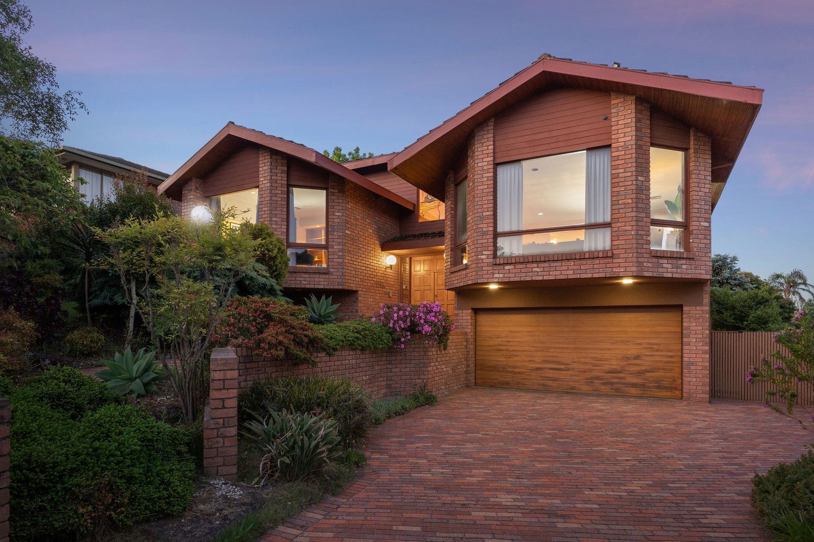 7 Gwingana Crescent, Glen Waverley, VIC 3150 - Thumbnail 2 - 06/11/2024