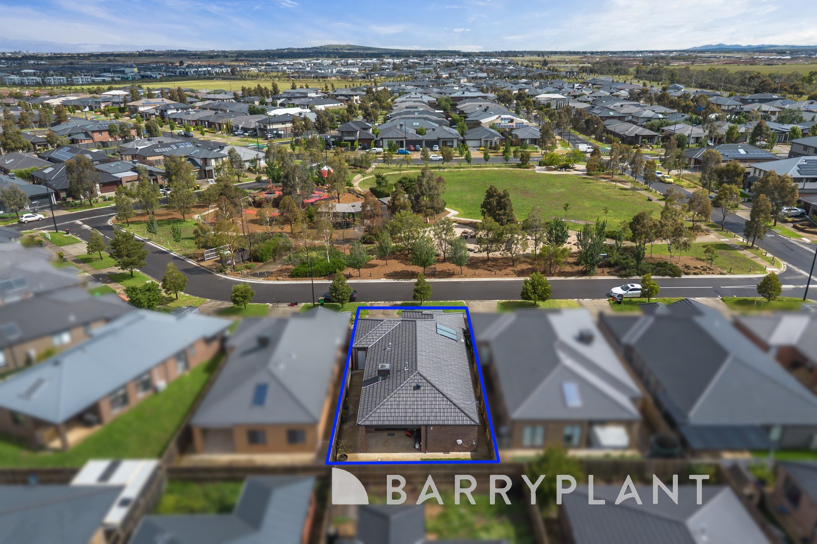 7 Hocston Way, Thornhill Park, VIC 3335 - Thumbnail 2 - 02/12/2025