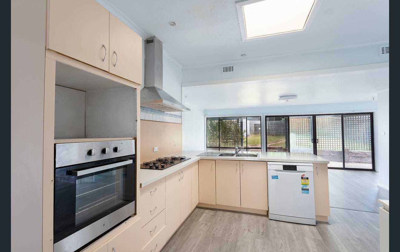 7 Jacaranda Street, Oak Park, VIC 3046, Oak Park - Thumbnail 2