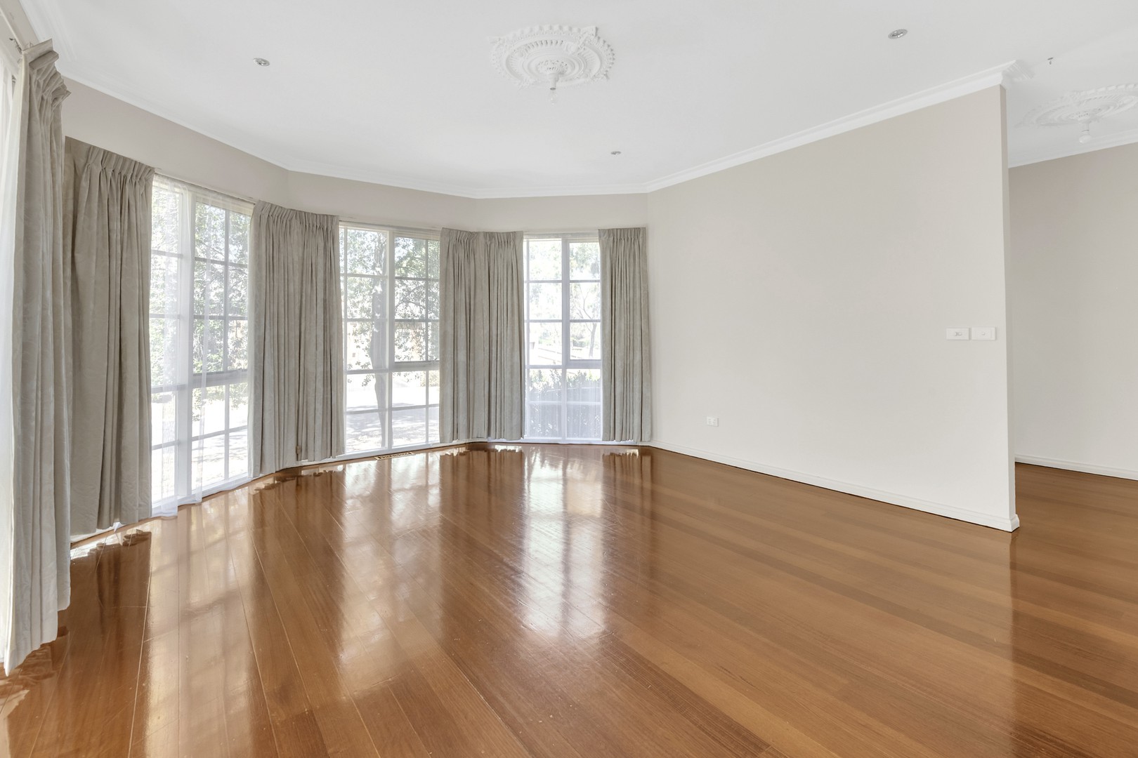 7 Knight Crescent, Roxburgh Park, VIC 3064, Roxburgh Park - Thumbnail 3