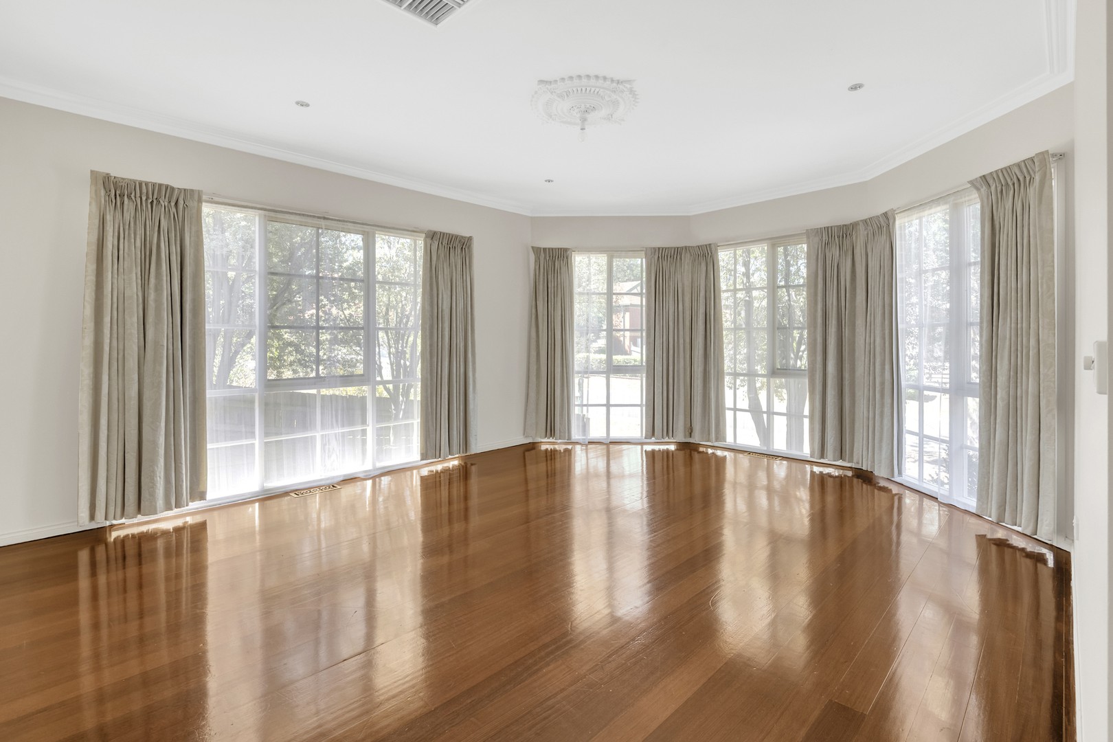 7 Knight Crescent, Roxburgh Park, VIC 3064, Roxburgh Park - Thumbnail 4