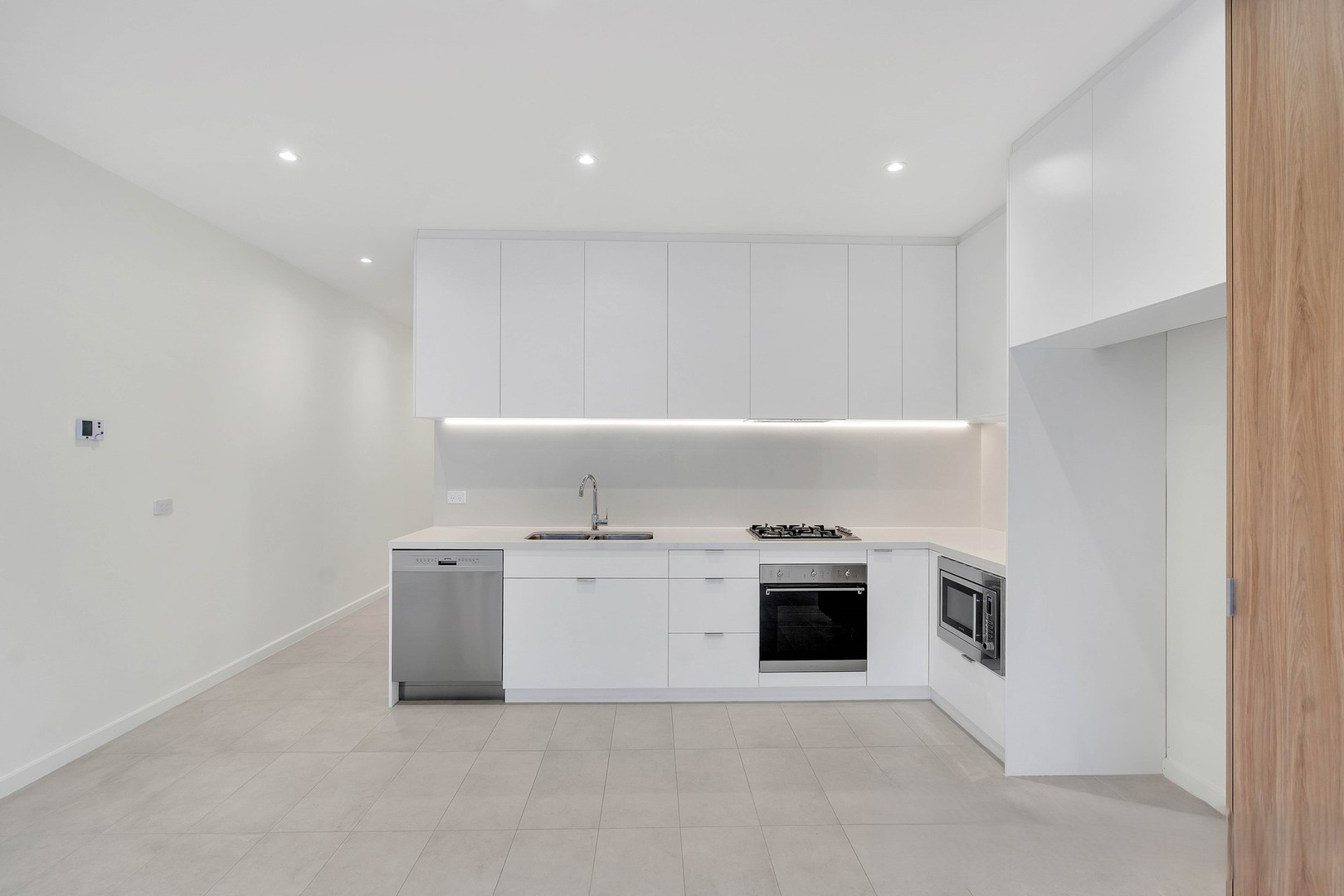 7 Livingstone Circuit, Mulgrave, VIC 3170 - Thumbnail 2 - 12/12/2025