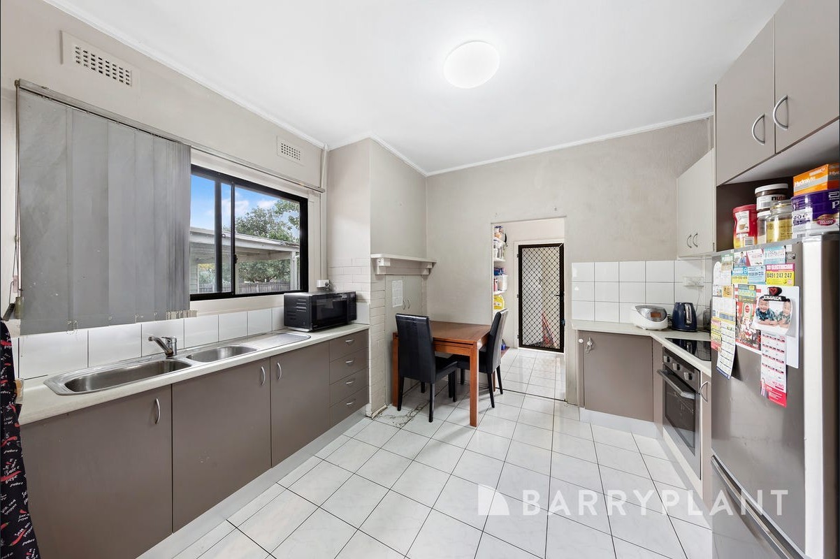 7 Lowe Crescent, Sunshine, VIC 3020, Sunshine - Thumbnail 2