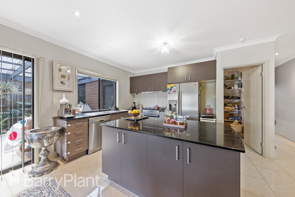 7 Lynette Court, Taylors Hill, VIC 3037 - Thumbnail 2 - 14/12/2021