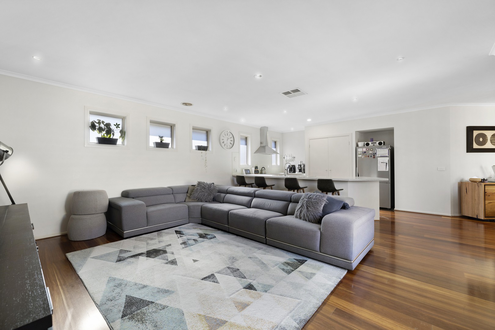 7 Mandalay Court, Sanctuary Lakes, VIC 3030, Point Cook - Thumbnail 4