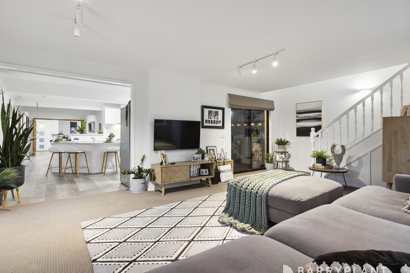 7 Merricks Close, Ferntree Gully, VIC 3156 - Thumbnail 2 - 28/08/2024