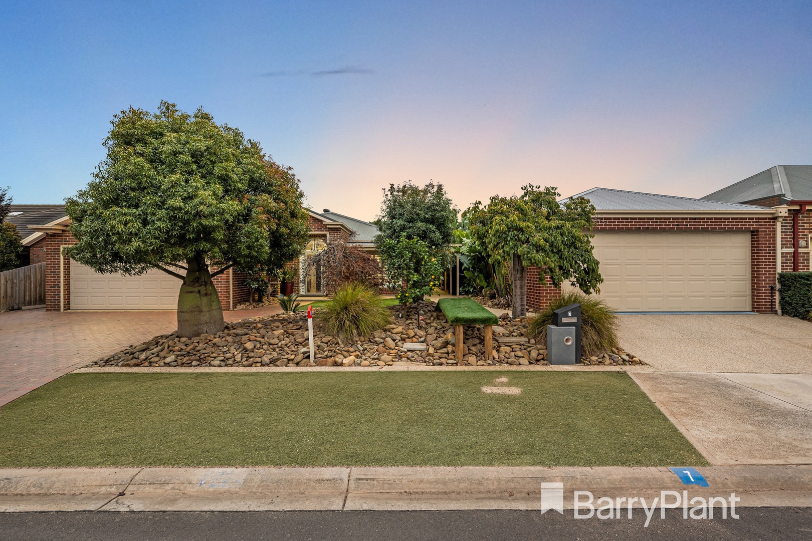 7 Mont-Alto Place, Werribee, VIC 3030 - Thumbnail 2 - 02/05/2024