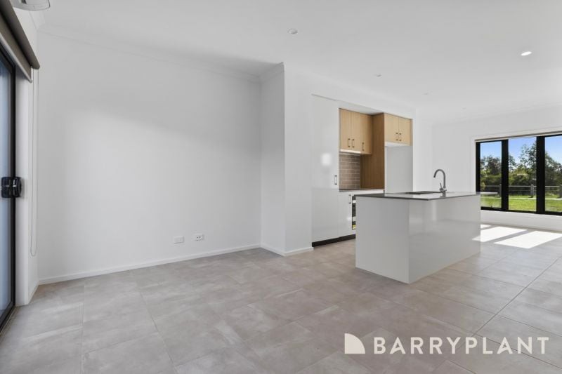 7 Noble Mews, Clyde North, VIC 3978 - Thumbnail 2 - 05/11/2025