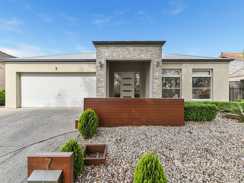 7 Oakmoss Place, Berwick, VIC 3806 - Image - 02/12/2025