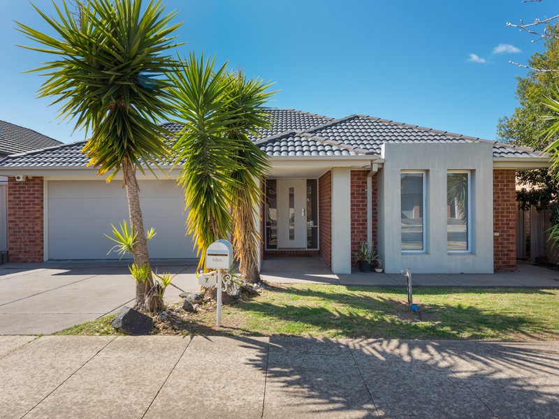 7 Oakview Parade, Caroline Springs, VIC 3023 - Image - 02/12/2025