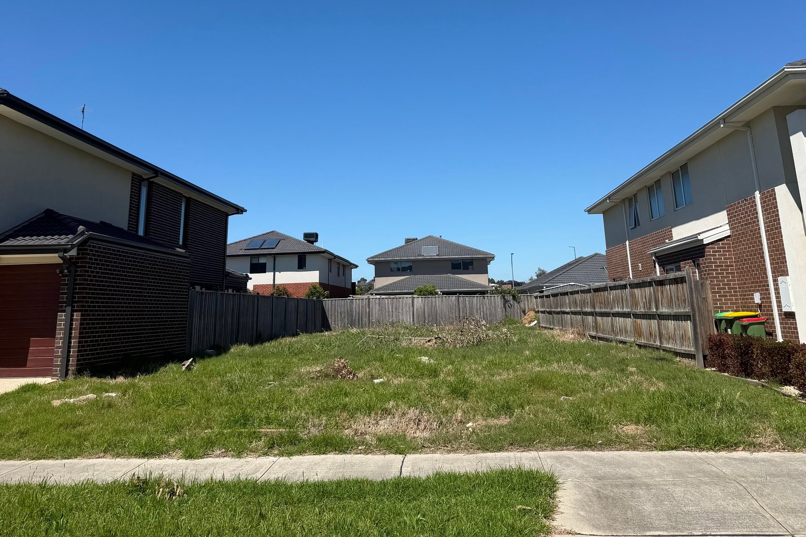 7 Petaluma Crescent, Officer - Image 1