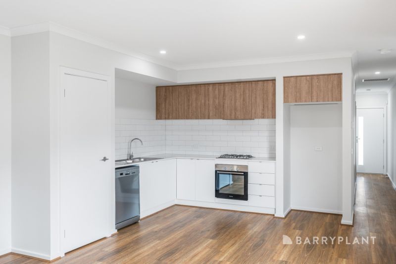 7 Petunia Cr, Armstrong Creek, VIC 3217, Armstrong Creek - Thumbnail 2