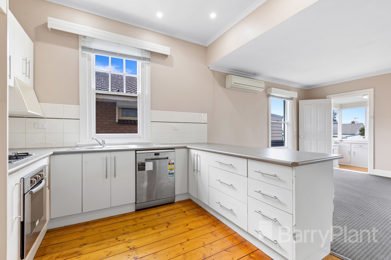 7 Queen Victoria Street, Newington, VIC 3350, Newington - Thumbnail 2