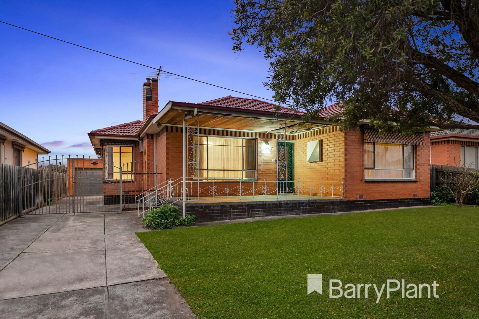 7 Reaburn Avenue, St Albans, VIC 3021, St Albans - Thumbnail 3