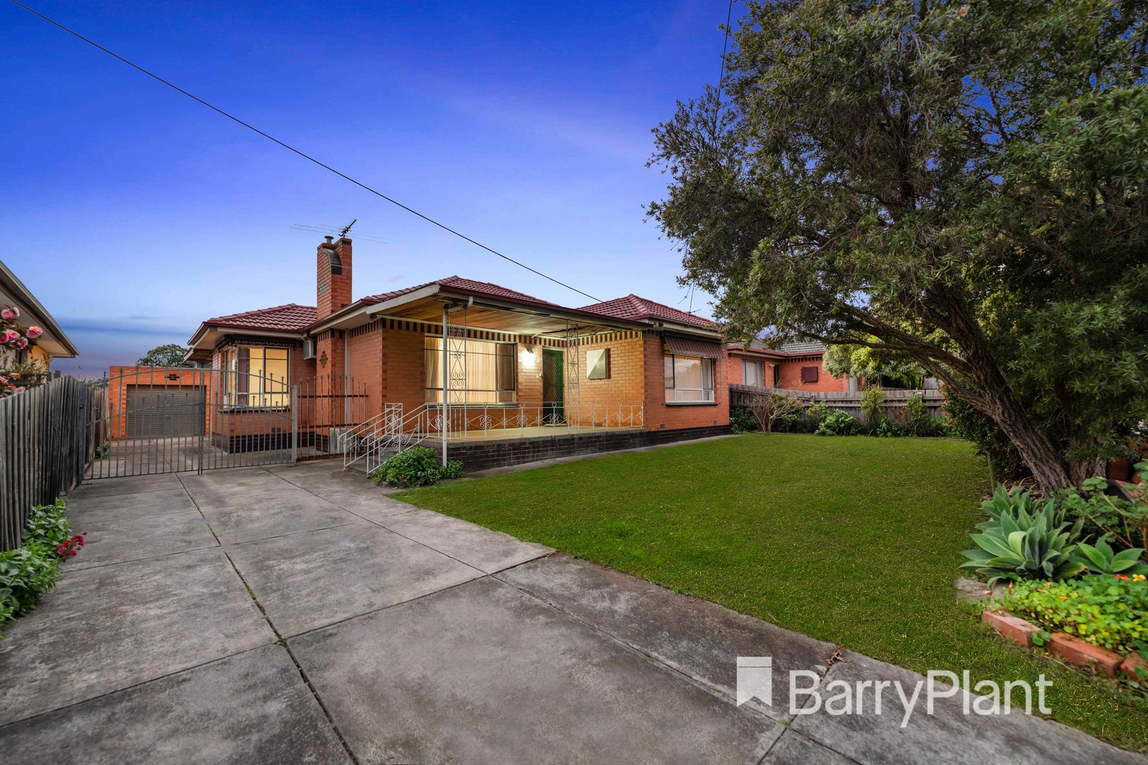 7 Reaburn Avenue, St Albans, VIC 3021, St Albans - Thumbnail 4