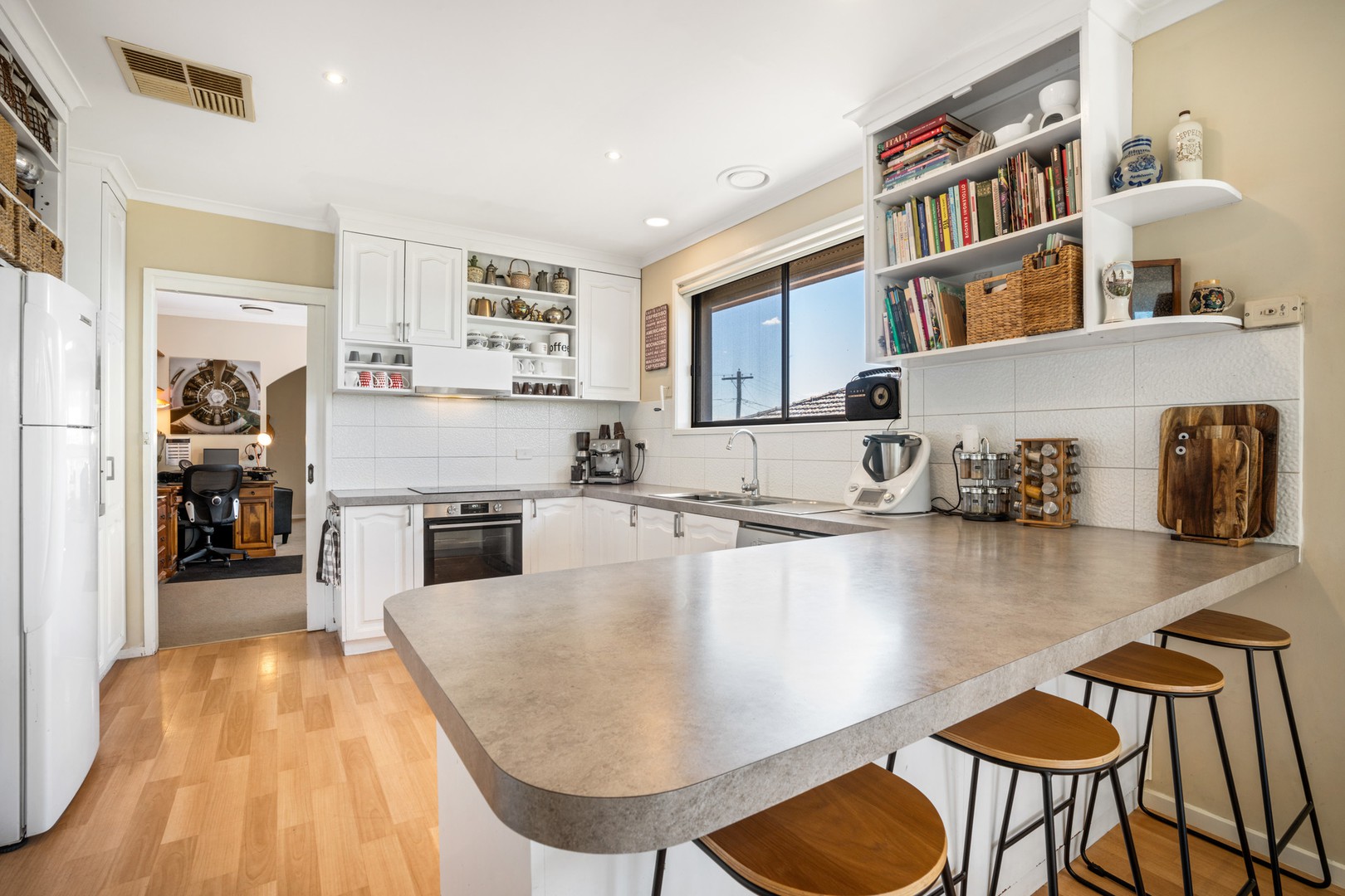 7 Royal Crescent, Hamlyn Heights, VIC 3215, Hamlyn Heights - Thumbnail 2