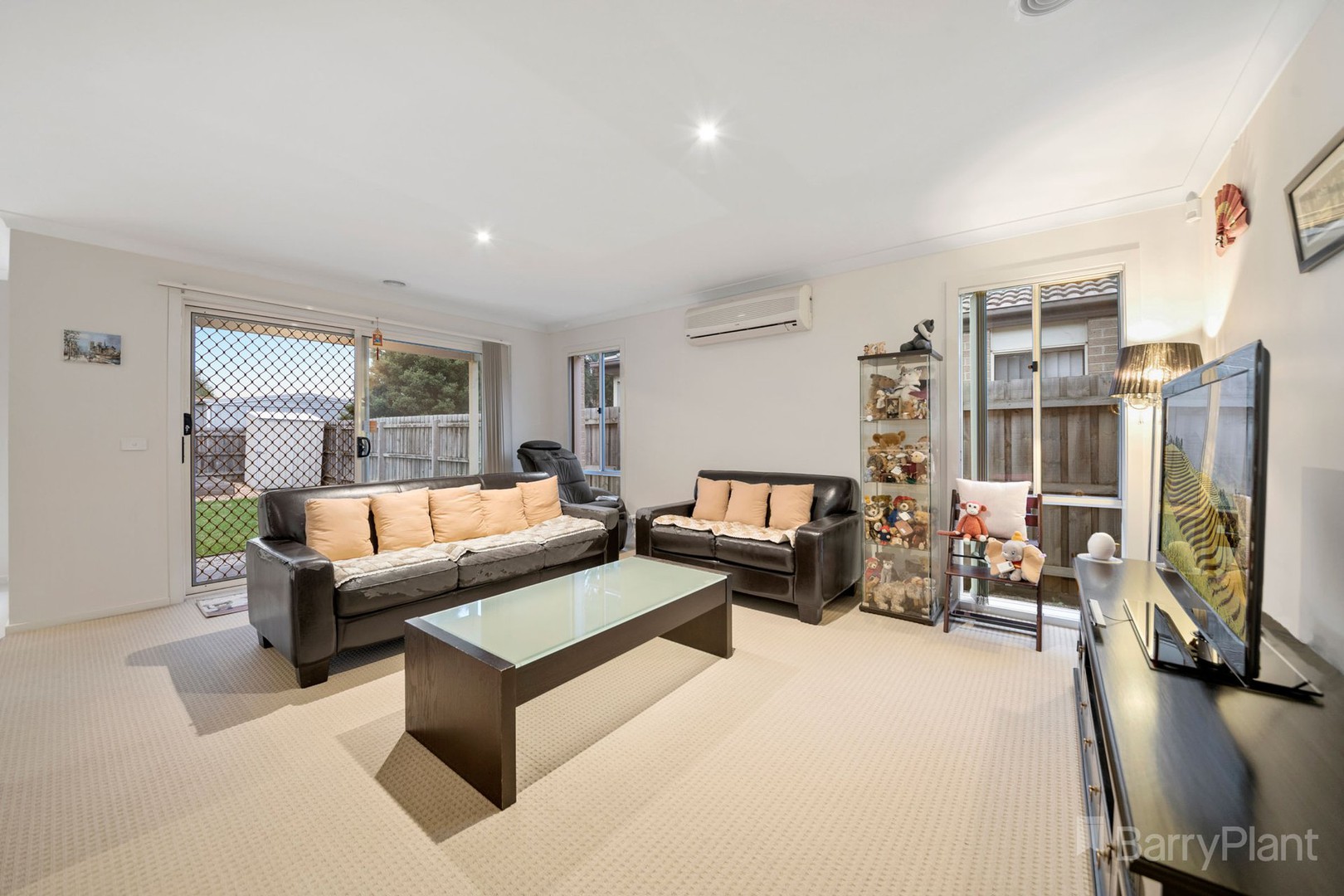 7 Savage Street, Pakenham, VIC 3810 - Thumbnail 2 - 06/10/2026