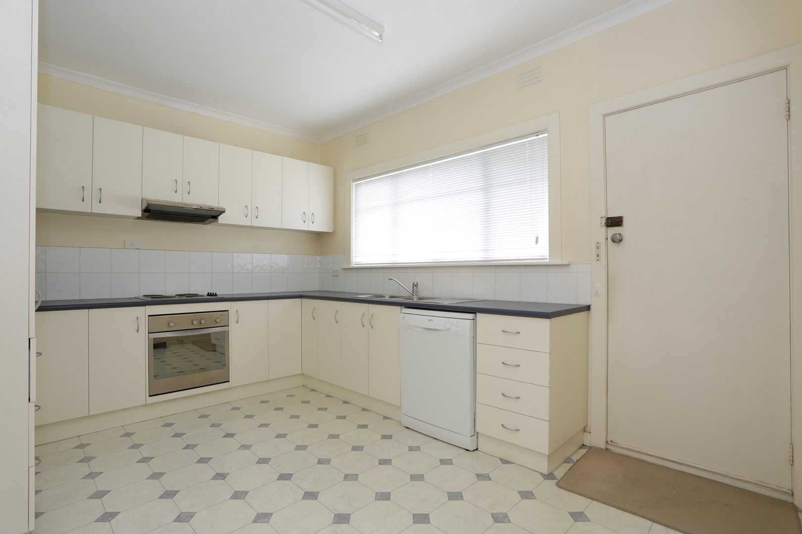 7 Seaview Crescent, Mulgrave, VIC 3170, Mulgrave - Thumbnail 2