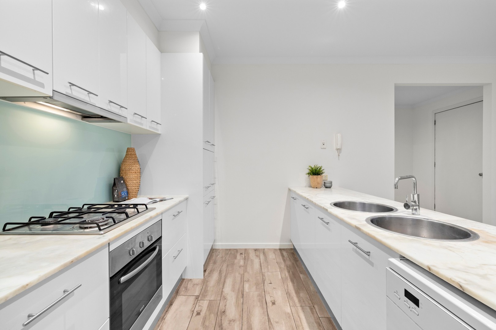 7 Signature Boulevard, Sanctuary Lakes, VIC 3030, Point Cook - Thumbnail 7