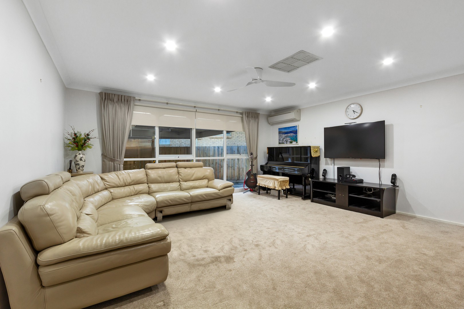 7 Smithfield Square, Wantirna, VIC 3152 - Thumbnail 2 - 01/09/2022