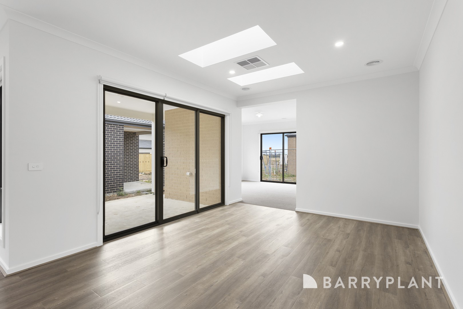 7 Sunburnt Circuit, Clyde North, VIC 3978, Clyde North - Thumbnail 4
