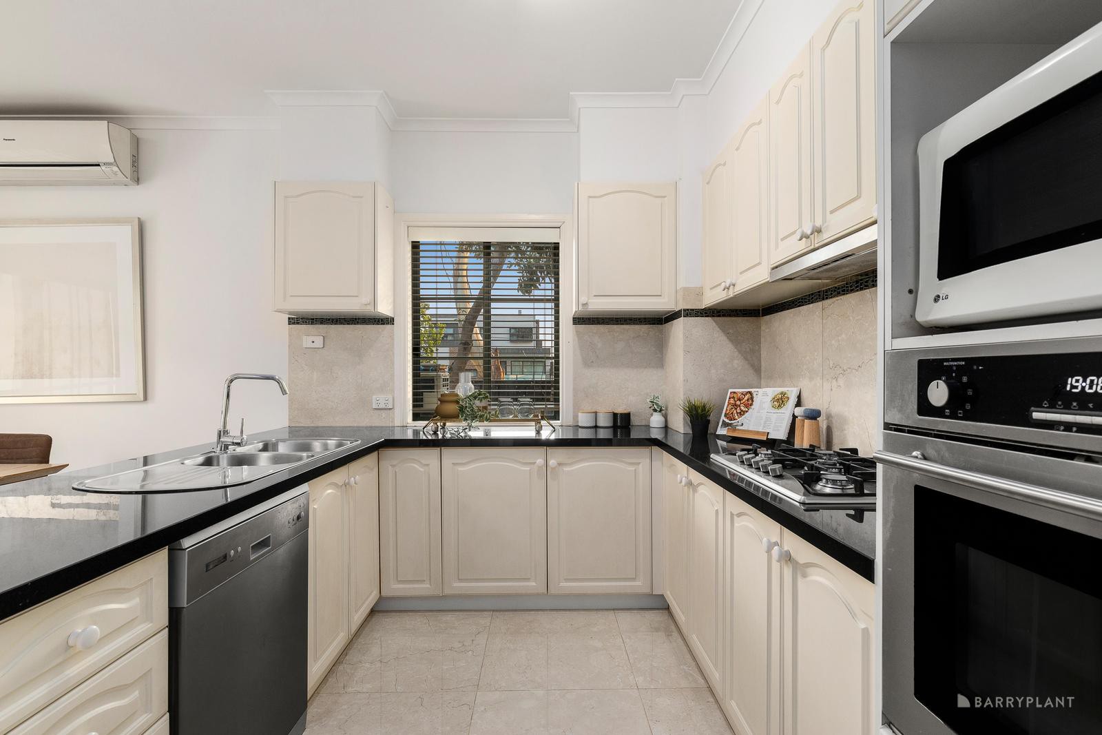 7 Sunrise Crescent, Templestowe Lower, VIC 3107, Templestowe Lower - Thumbnail 3