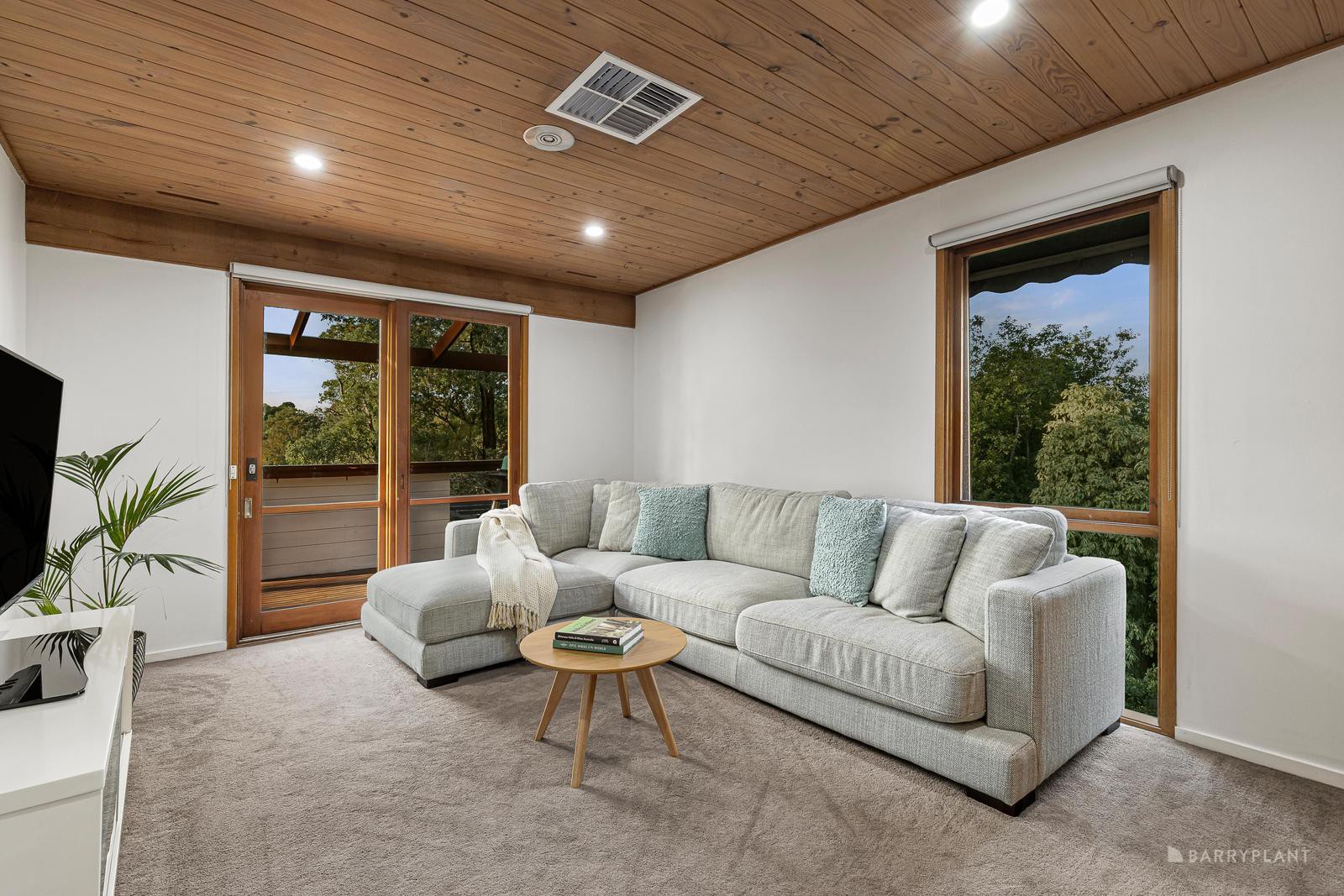 7 Tower Drive, Briar Hill, VIC 3088 - Thumbnail 2 - 23/04/2025