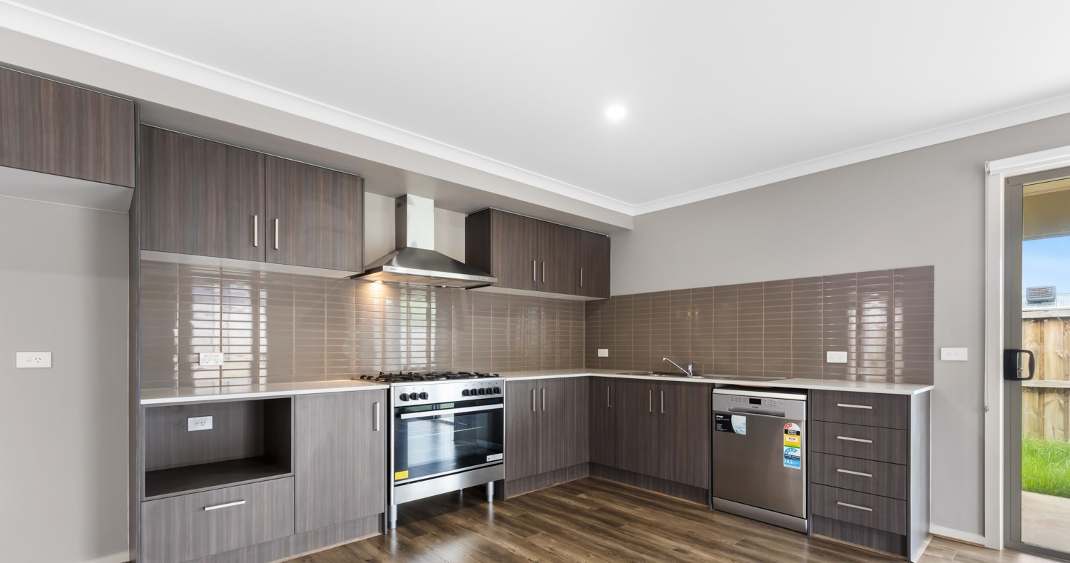 7 Violet Close, Rockbank, VIC 3335, Rockbank - Thumbnail 2
