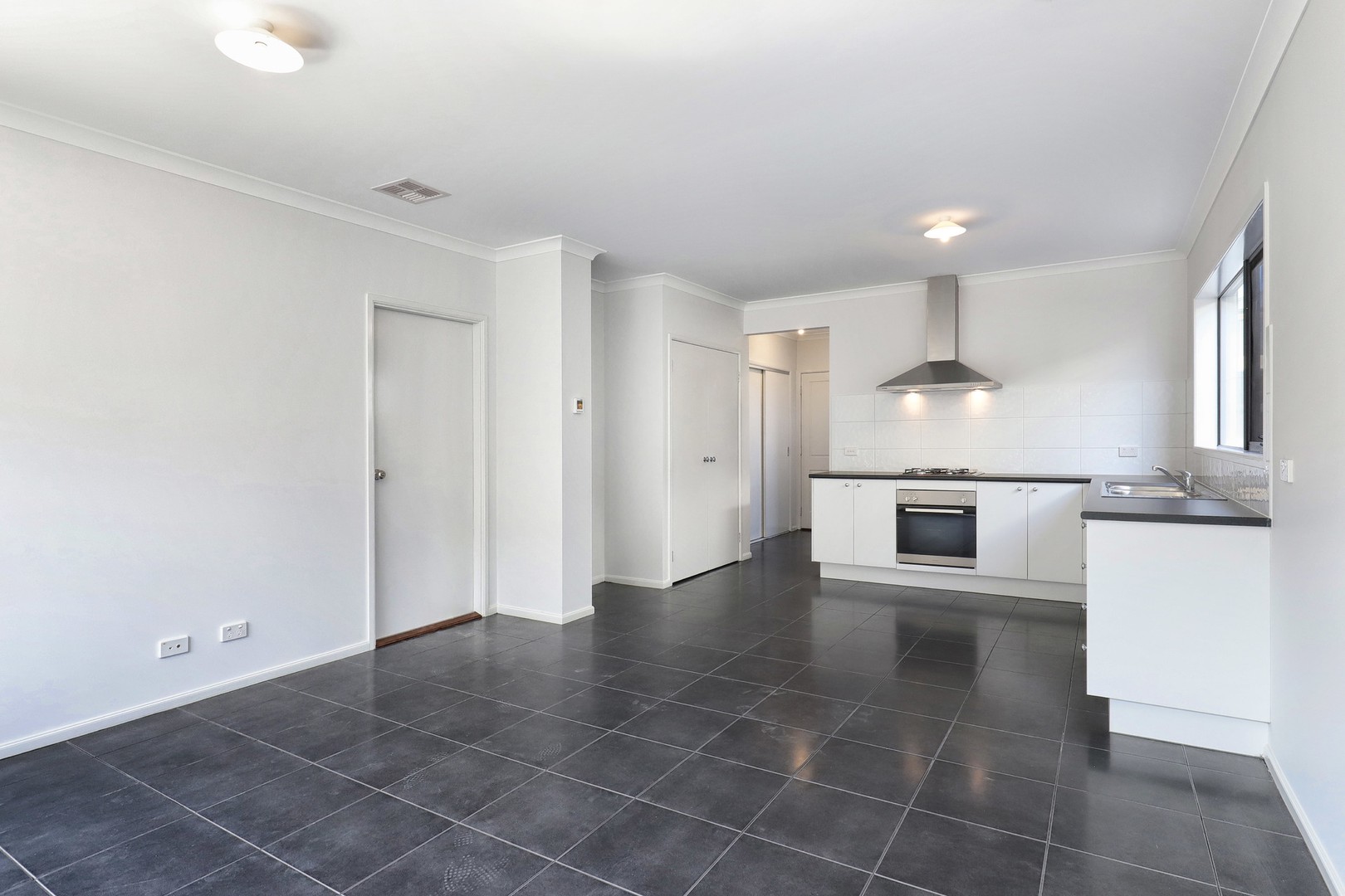 7 Vivid Way, Craigieburn, VIC 3064, Craigieburn - Thumbnail 4