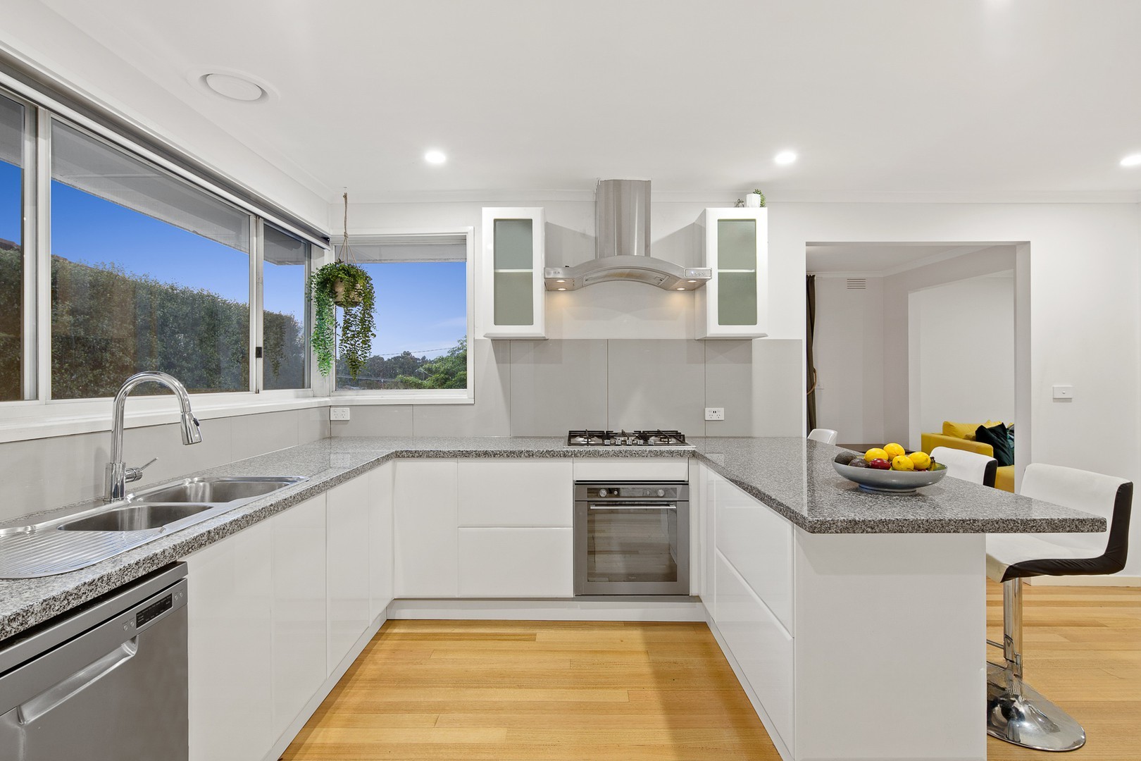 7 Wanbanna Avenue, Greensborough, VIC 3088, Greensborough - Thumbnail 2