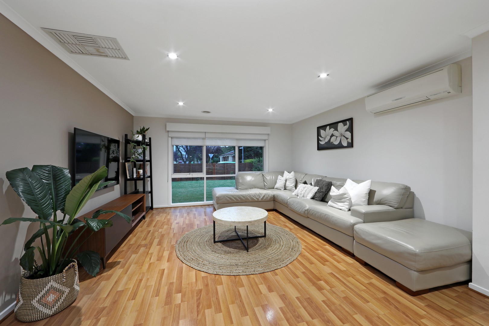 7 Waradgery Drive, Rowville, VIC 3178, Rowville - Thumbnail 2